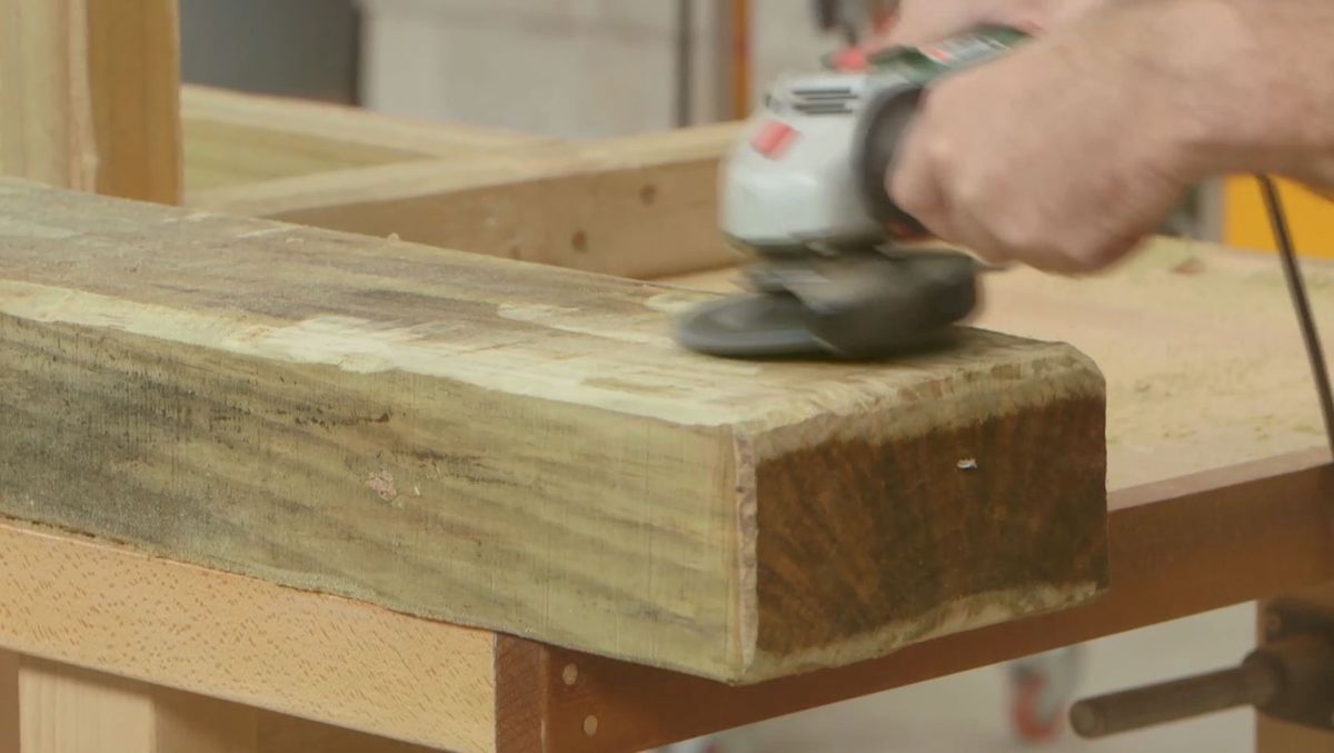 Como hacer una mesa de comedor con traviesas de madera paso 7