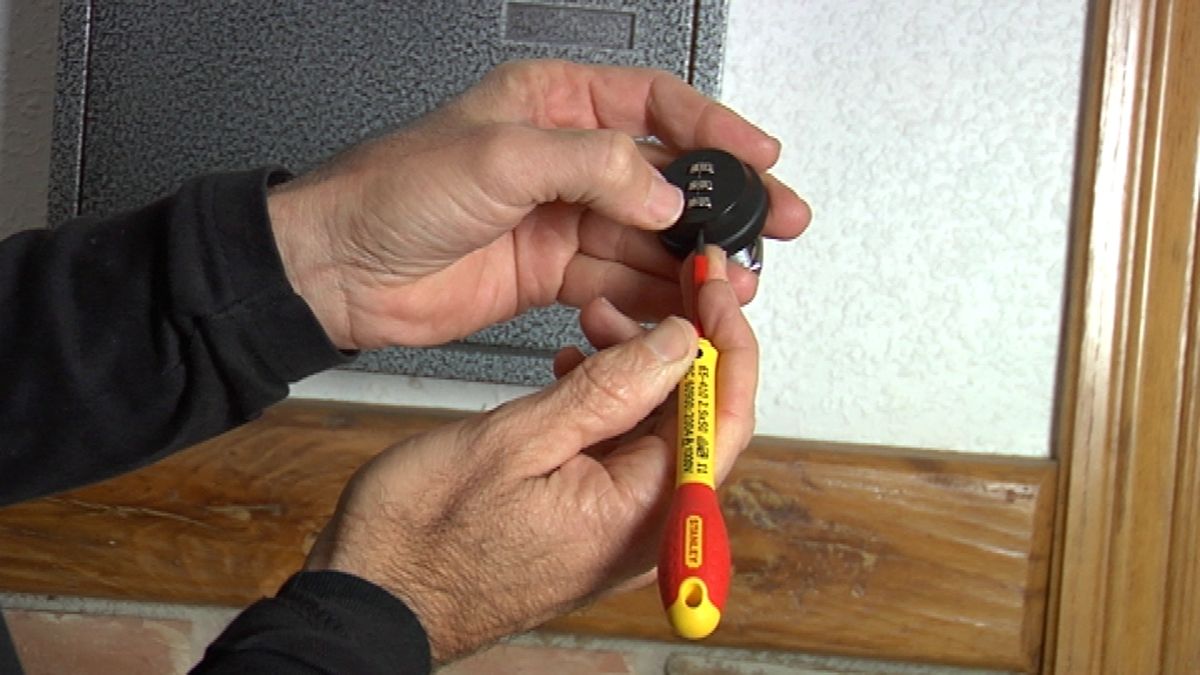 Cerradura de combinación para buzón paso 1