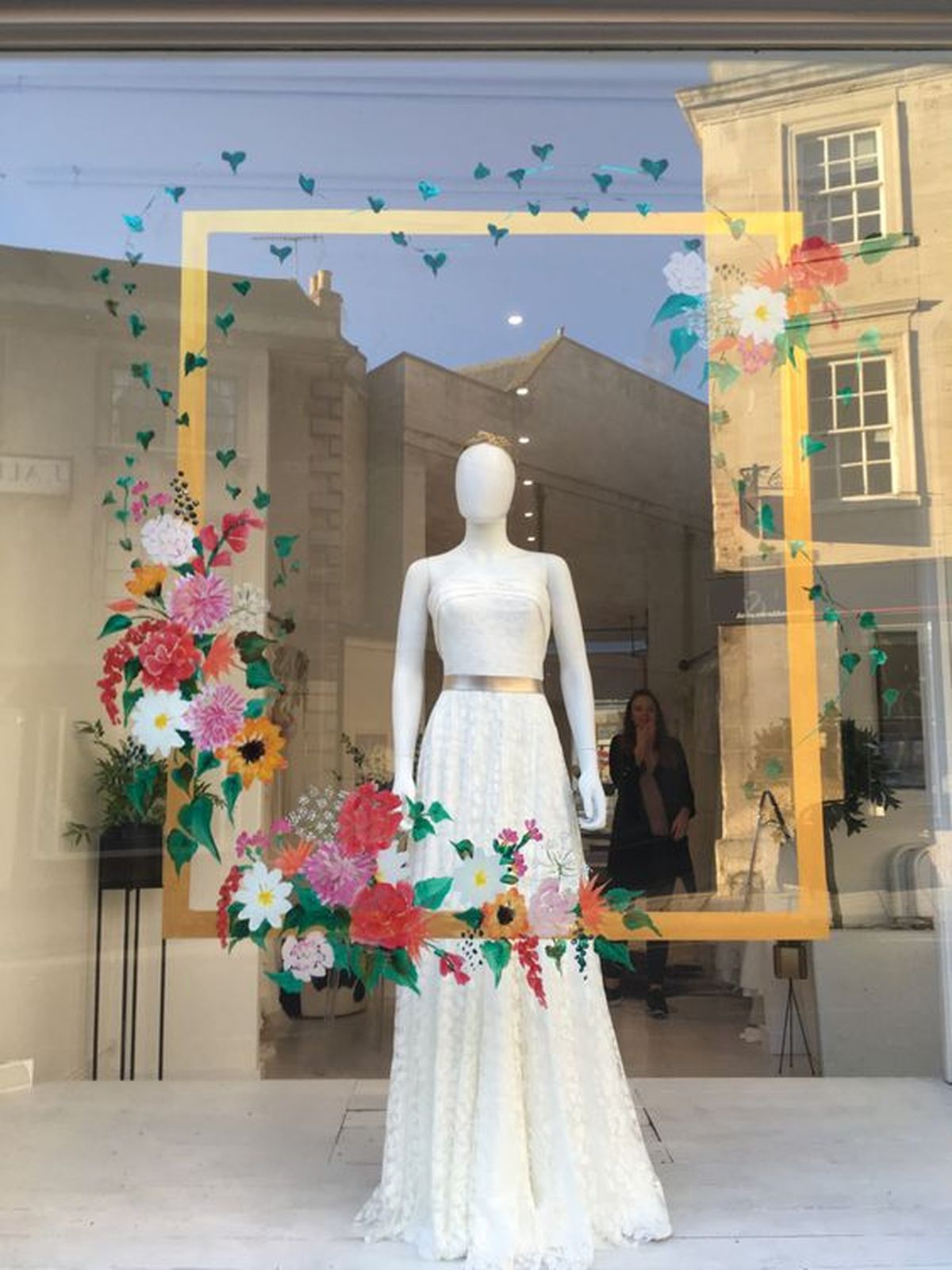 decorar escaparate primavera flores 2