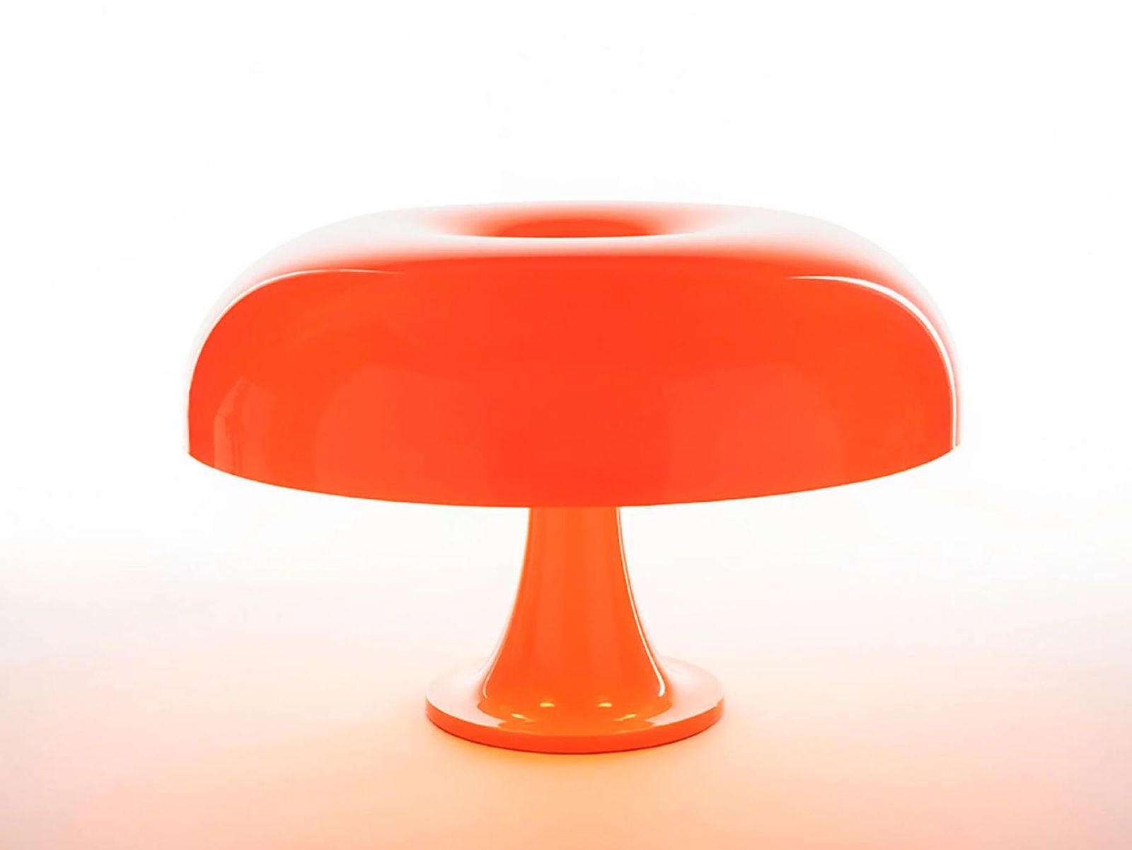 Lámpara de diseño NESSO de Artemise en naranja.