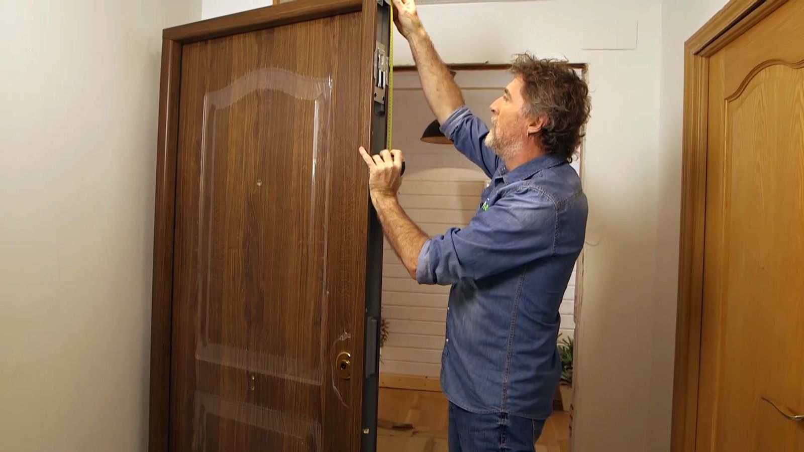 973 instalar puerta metalica paso 1