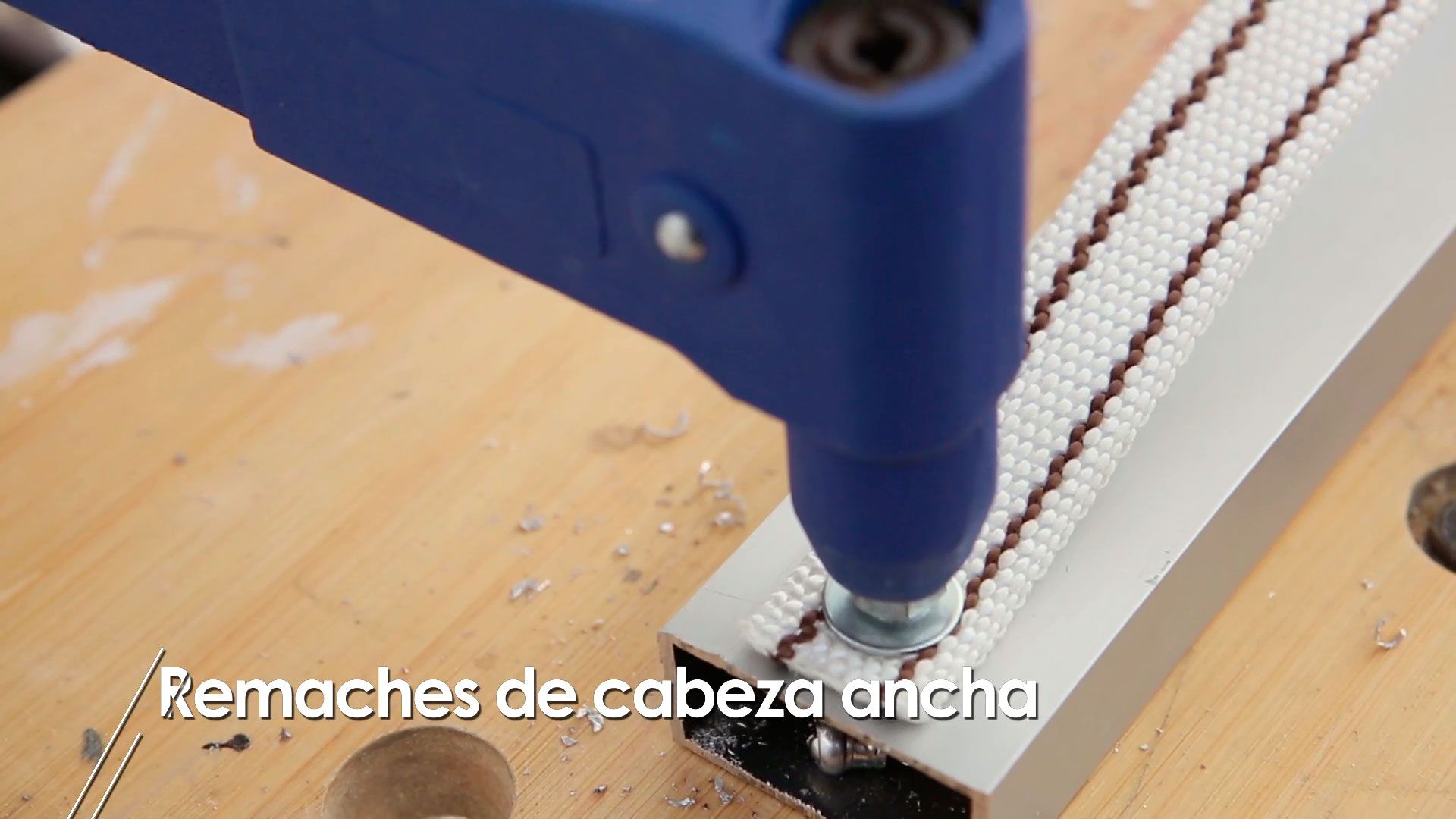 Cómo hacer remaches de cabeza ancha paso 6