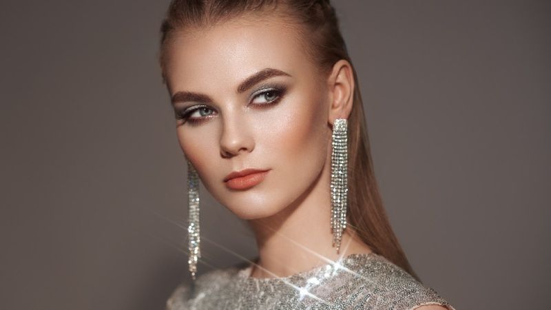Maquillaje plateado