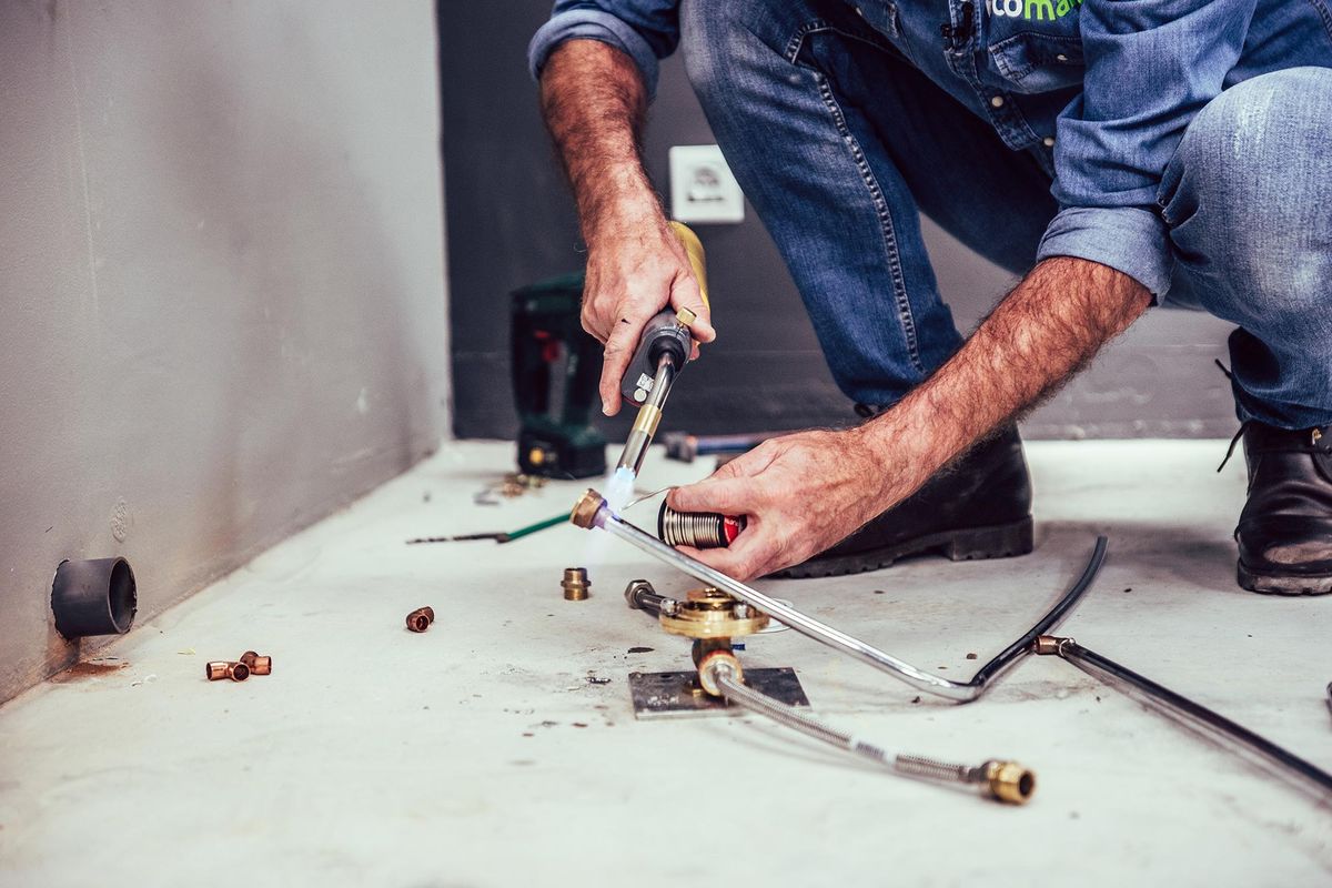 Cómo instalar una bañera exenta paso 6