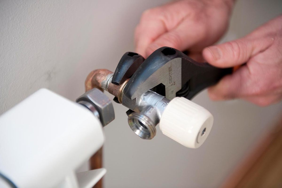 brico 0599 2 colocar termostato radiador paso 2