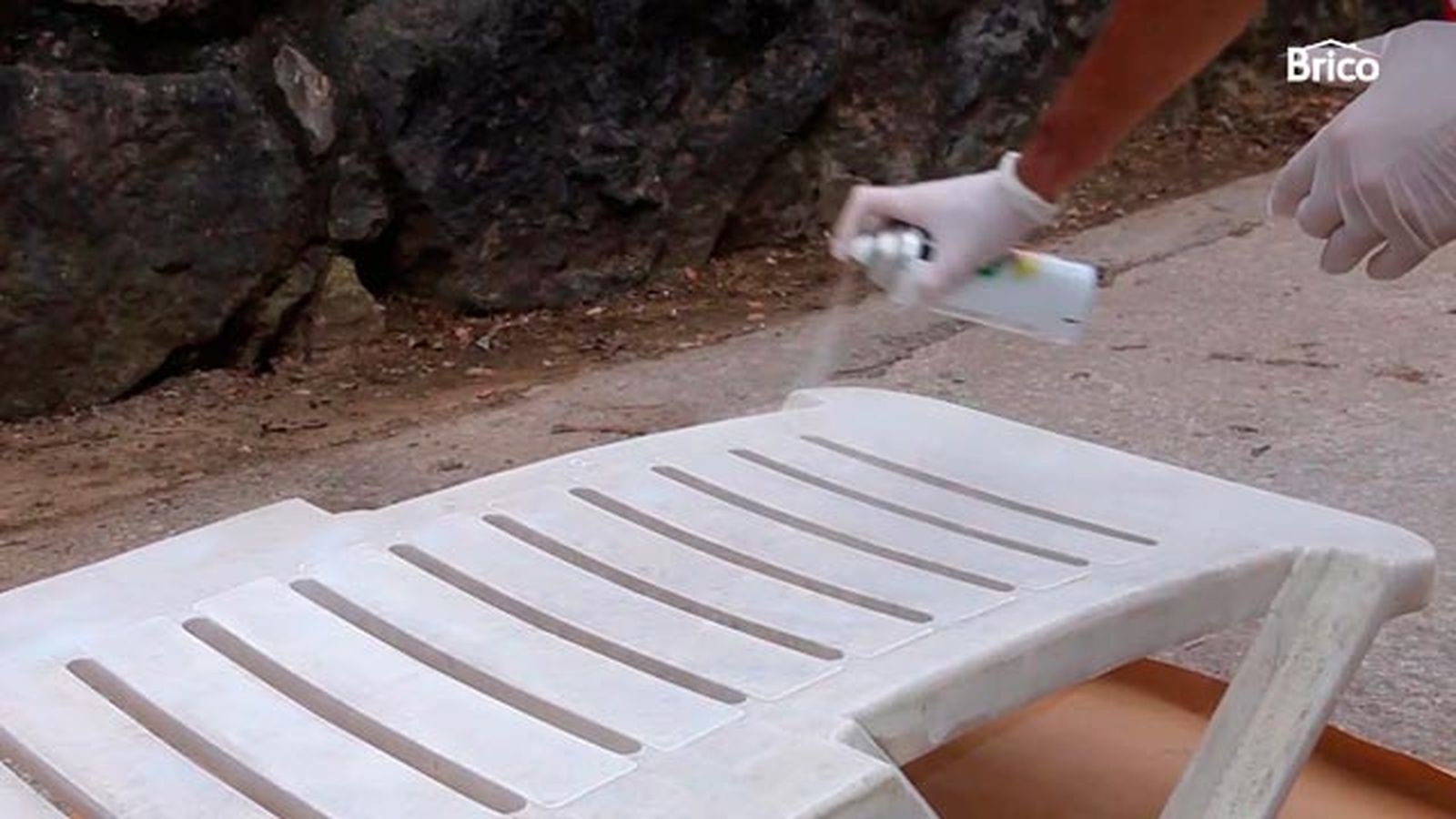 Como pintar una tumbona de plastico paso 3