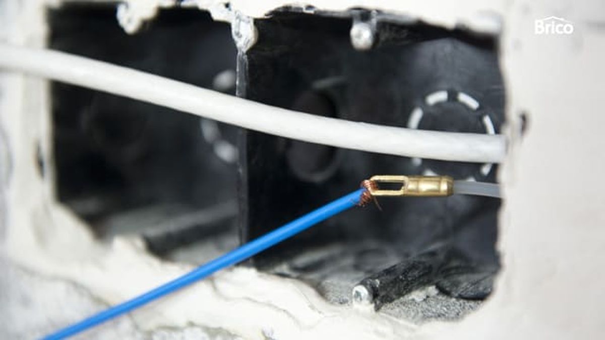 brico 0577 colgar tv pared sin que se vean los cables paso9