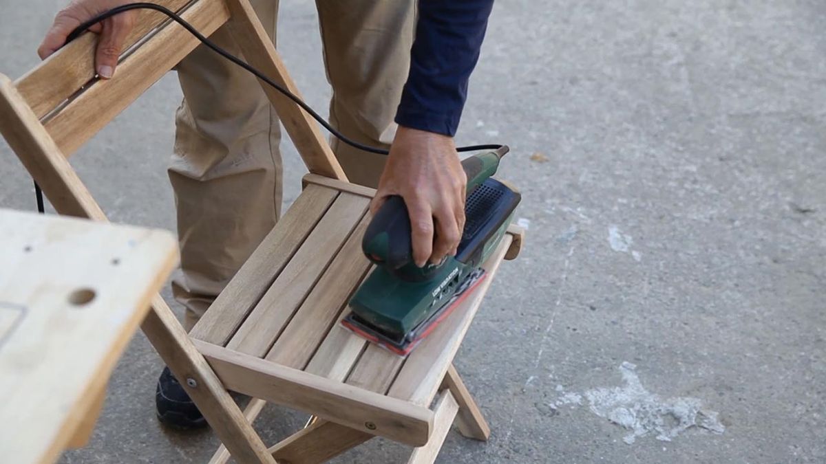 Proteger muebles de madera con aceite de teca paso 1