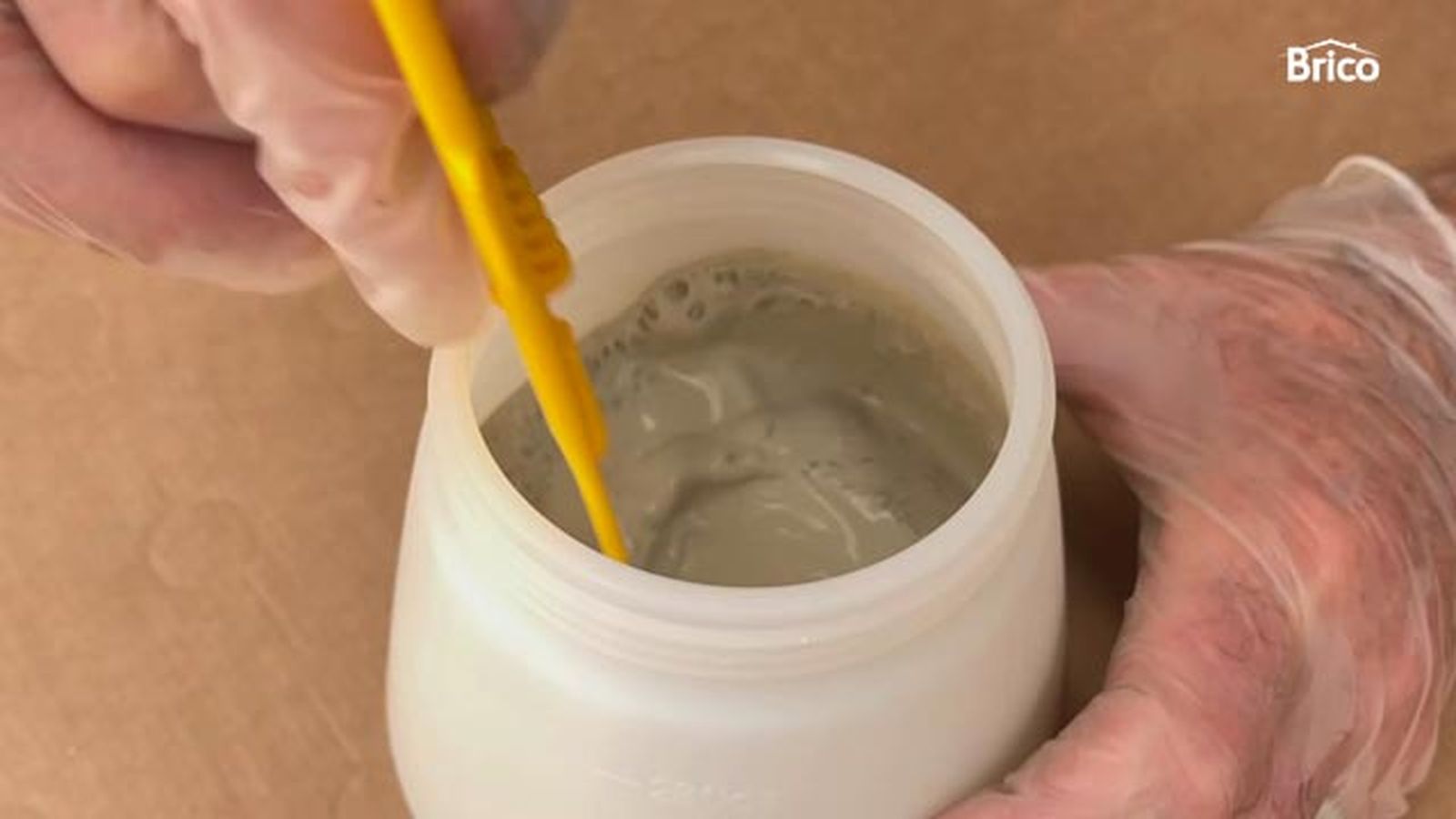 Como pintar una puerta de madera con pistola paso 7