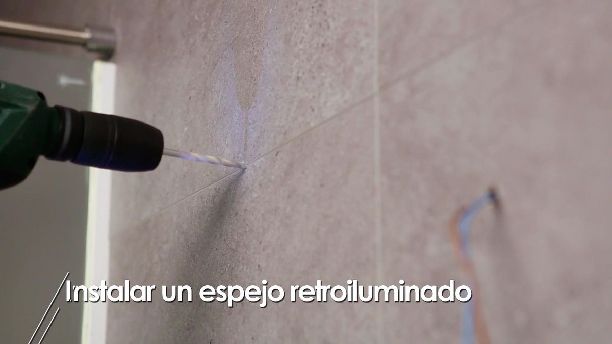 Colocar un espejo retroiluminado en el baño paso 2