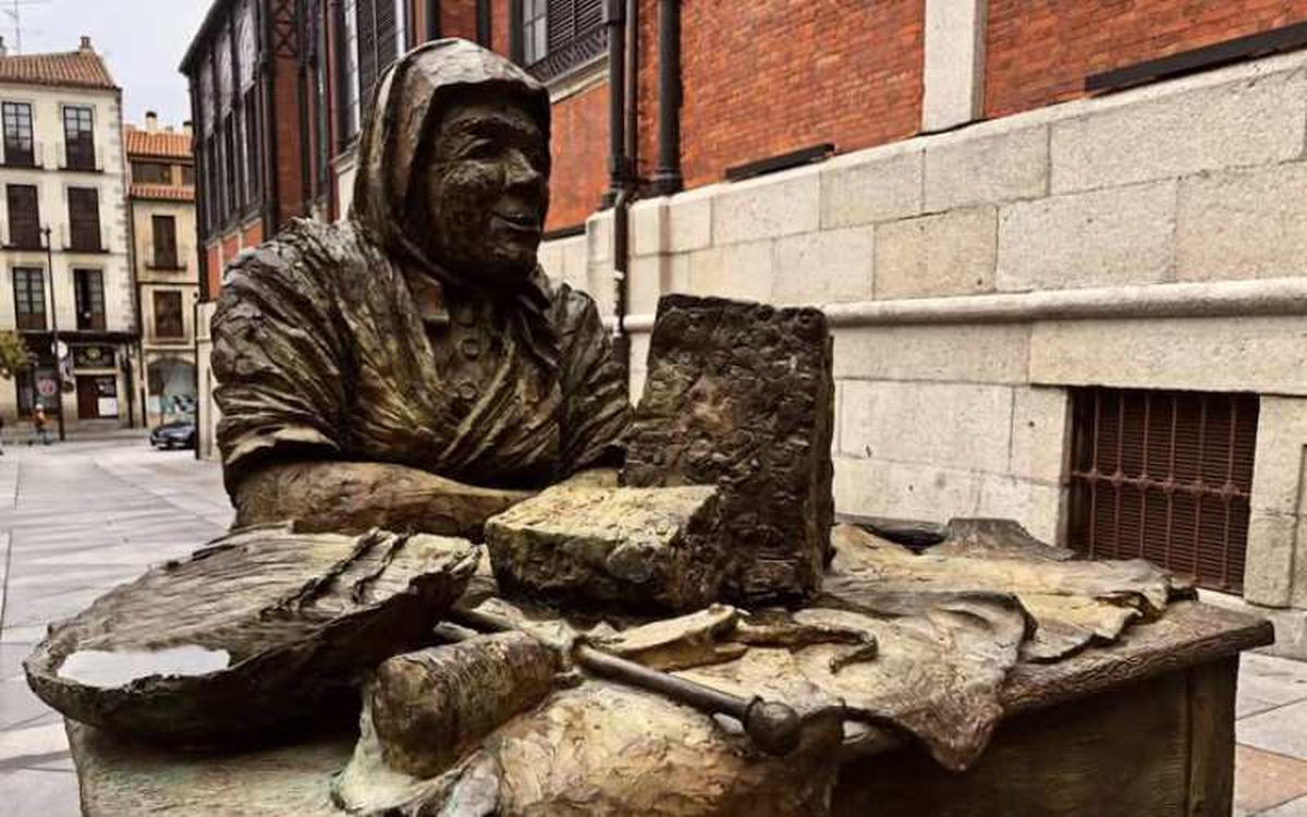 Salamanca homenajeó con una escultura a las turroneras albercanas