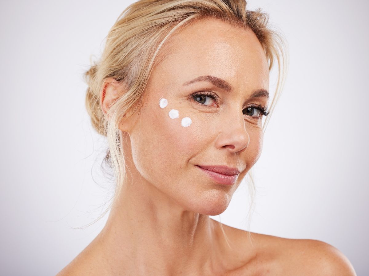 La preparación de la piel antes de aplicarse la base de maquillaje es fundamental