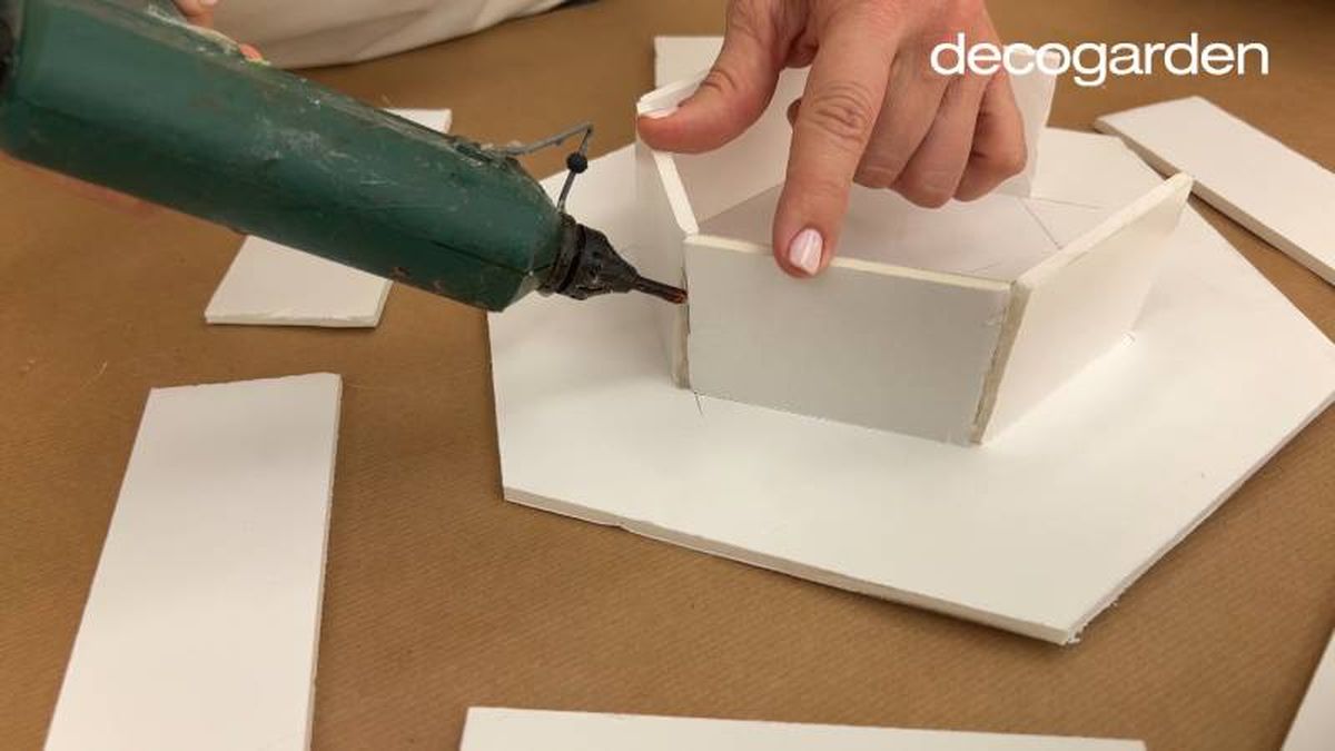 Hacer un molde de cartón pluma.