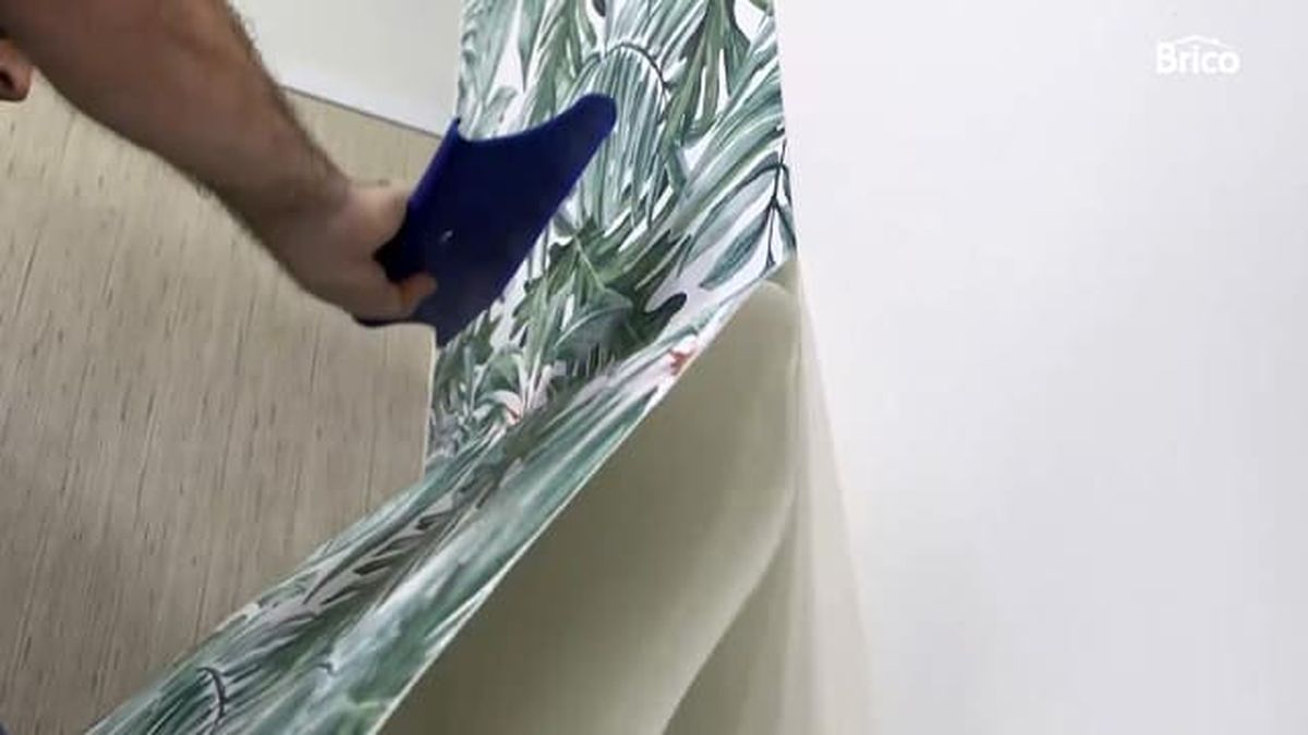 972 empapelar pared paso 12