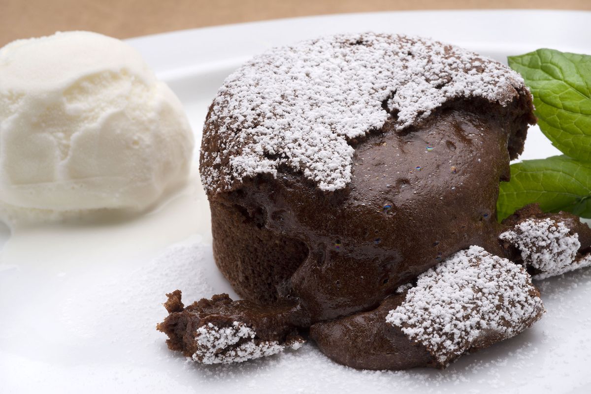 HCTU0337 Pastel tibio liquido de chocolate editorial xl