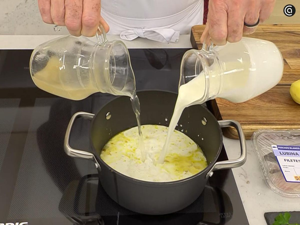 Incorpora la nata y el caldo