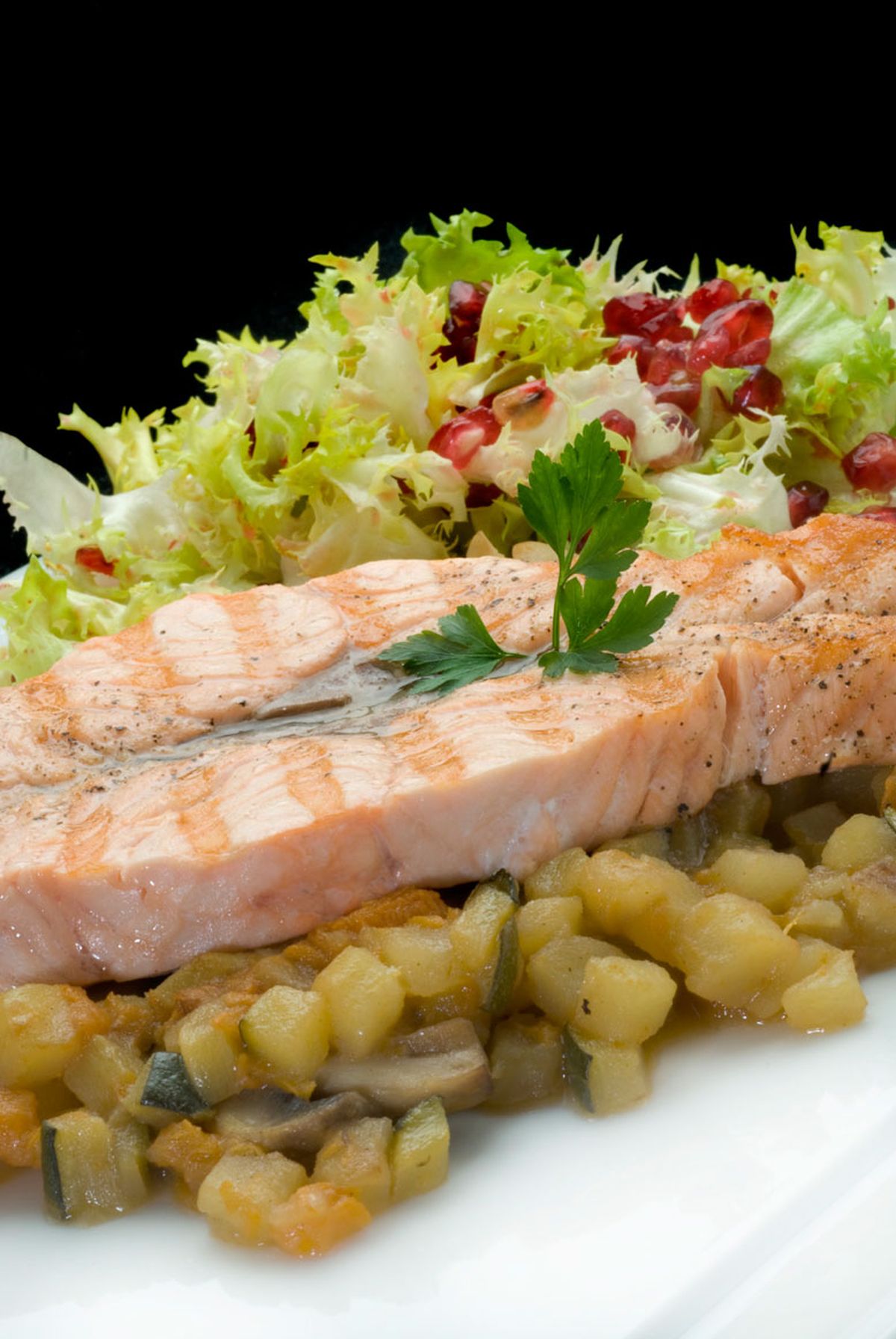 Mariposas de salmón con verduras