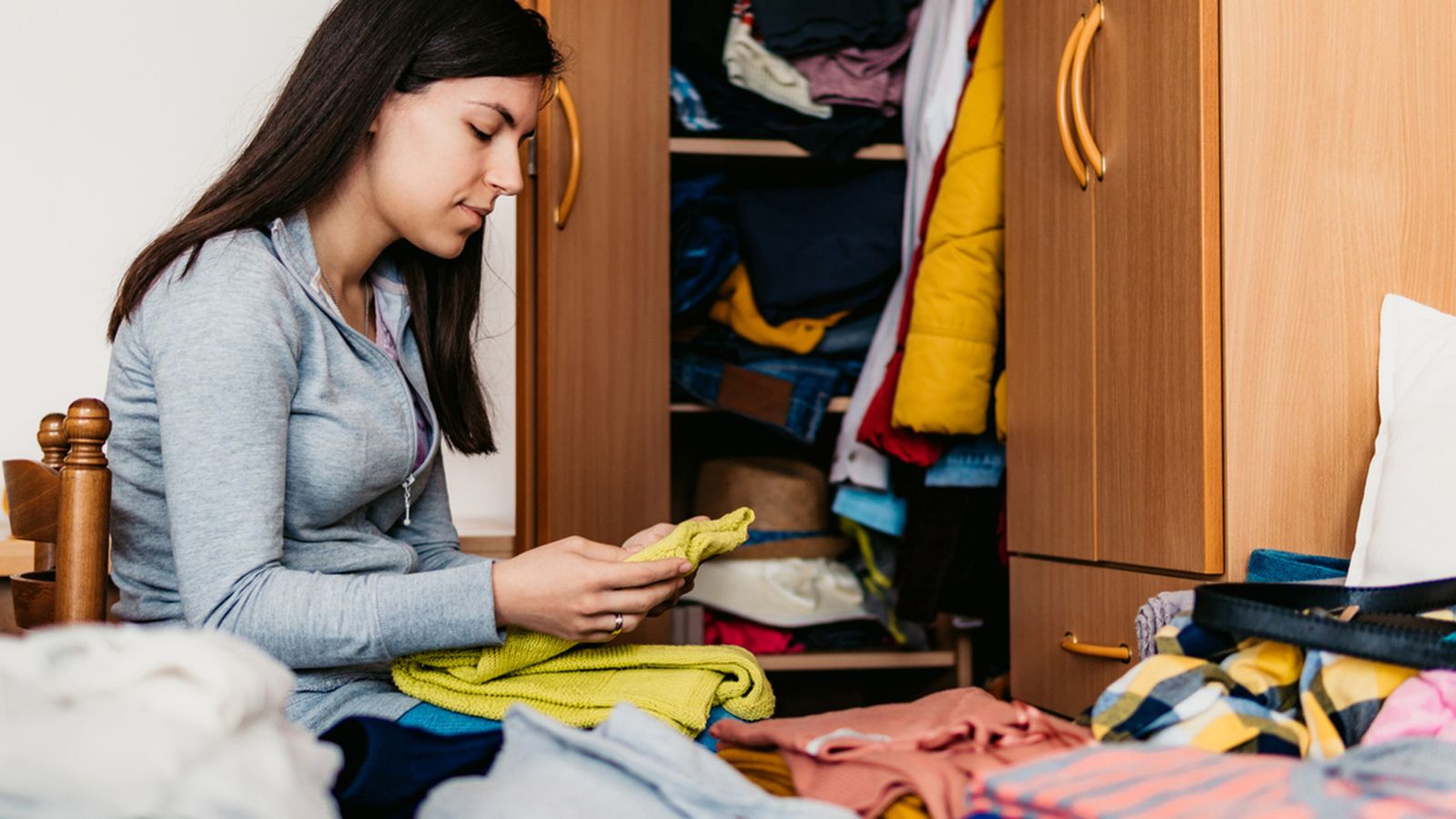 como eliminar la humedad de los armarios de la ropa con remedios naturales