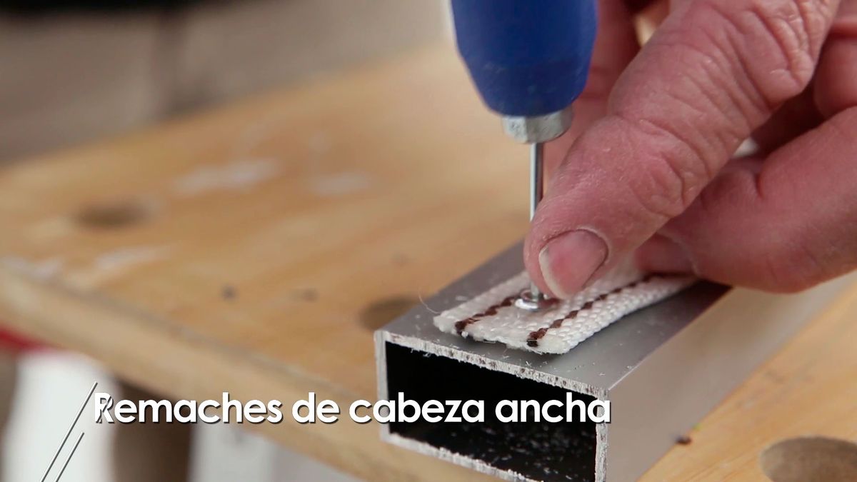Cómo hacer remaches de cabeza ancha paso 3