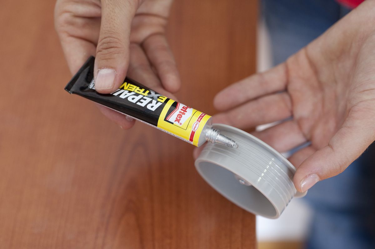 Bricomania 665 Colocar tapa pasacables p4