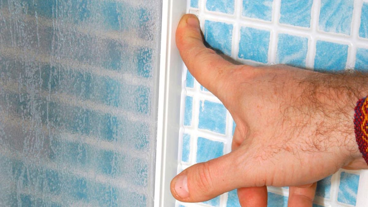 Columna de ducha con mampara paso 15