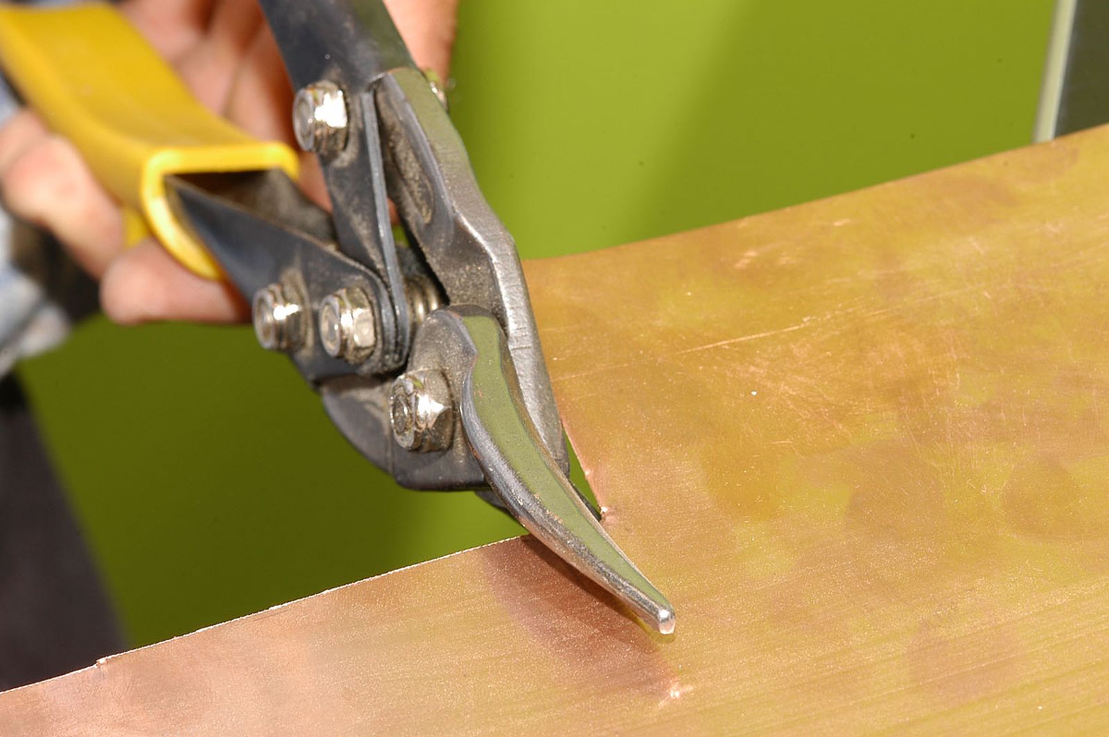 Diferentes herramientas para cortar metal paso 7
