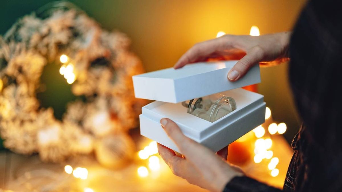 Un perfume siempre es una buena idea para regalar a una mujer