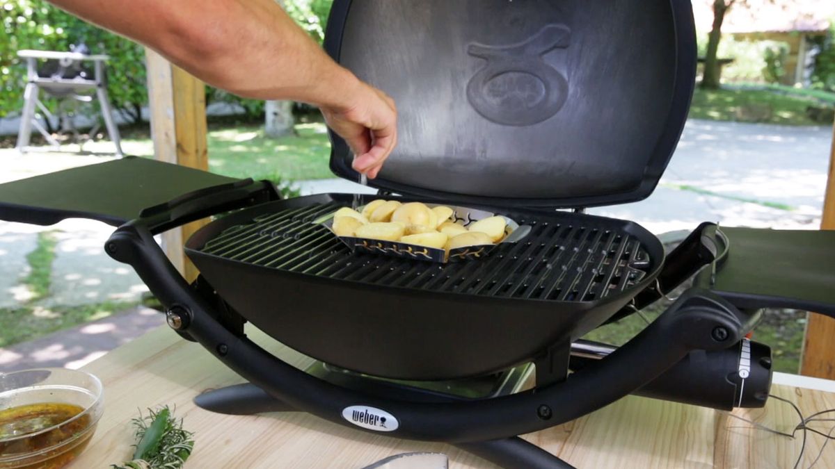 Receta de patatas en barbacoa y salsa chimuchurri  paso 1