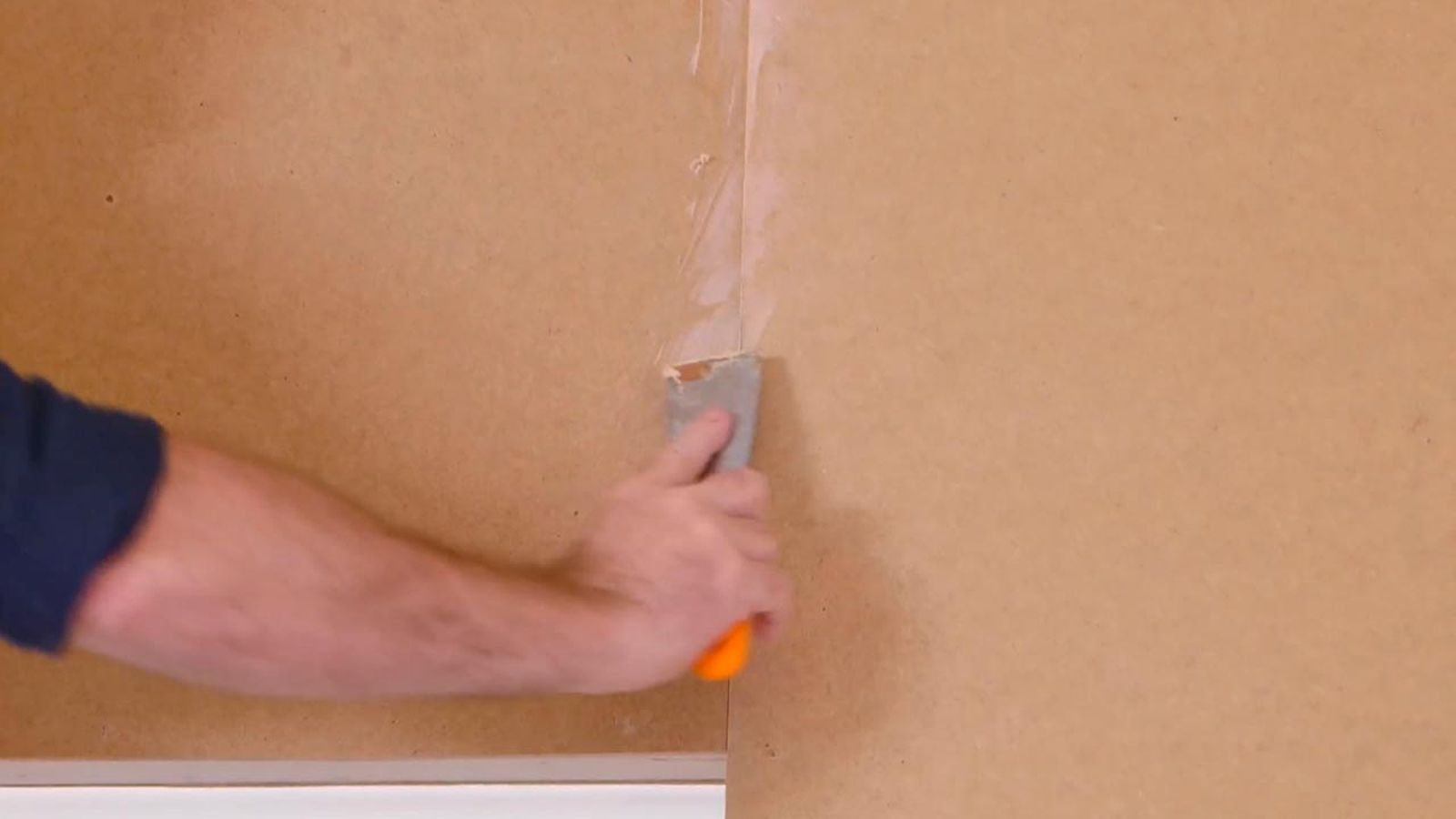 Cómo colocar un tabique de madera paso 9