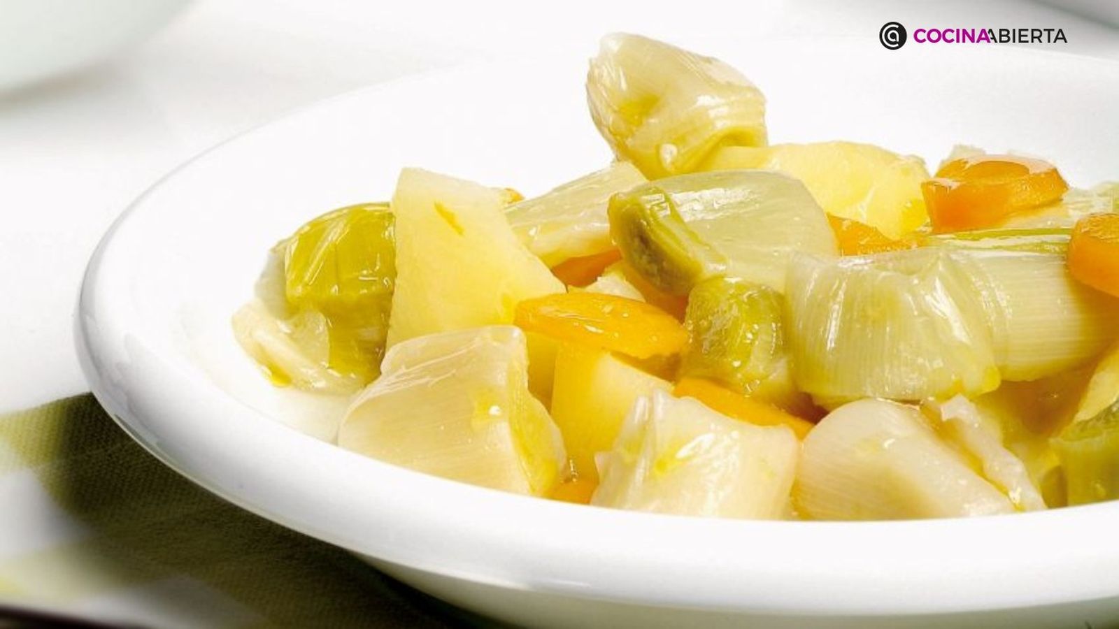 Si buscas un plato sencillo y reconfortante, apunta estos puerros con patatas