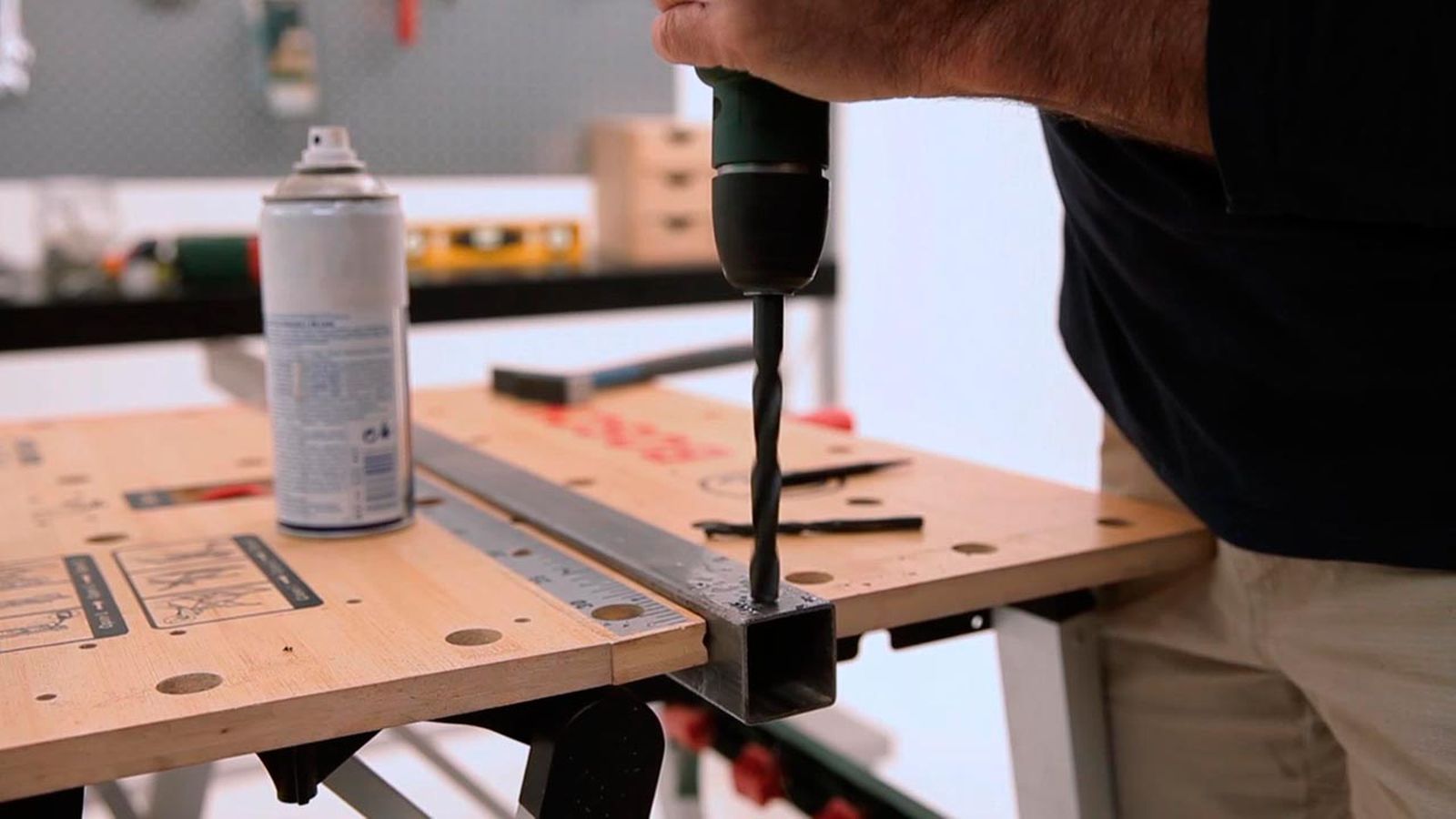 Cómo taladrar sobre metal paso 5