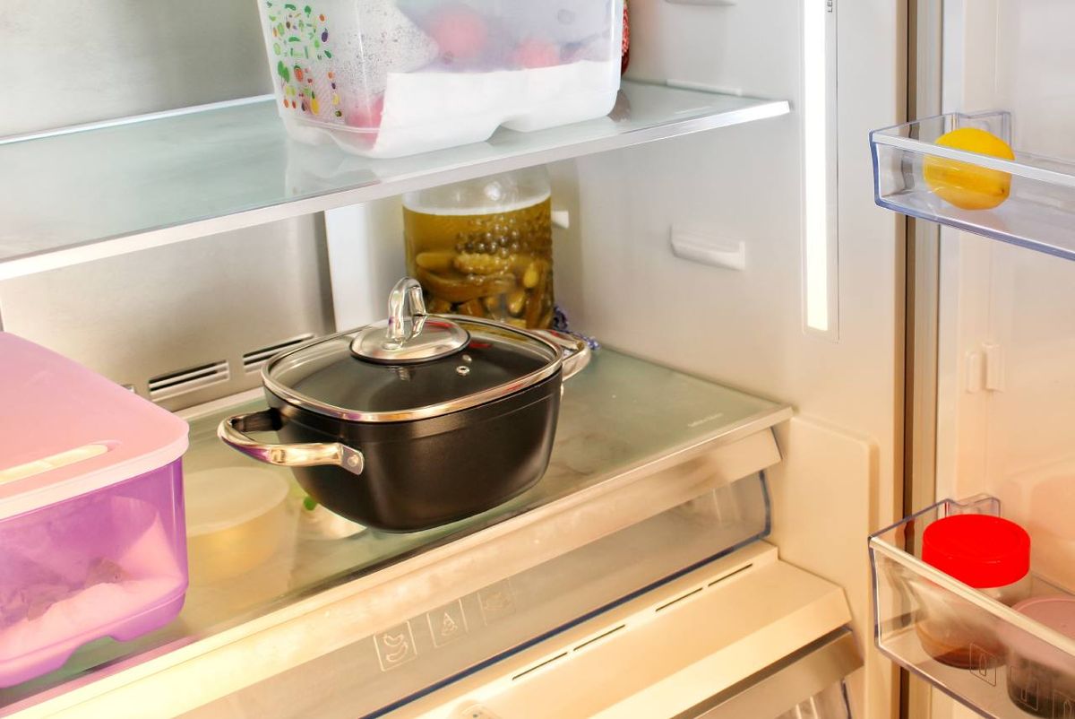 Los alimentos ya cocinados deben guardarse en recipientes con cierre hermético