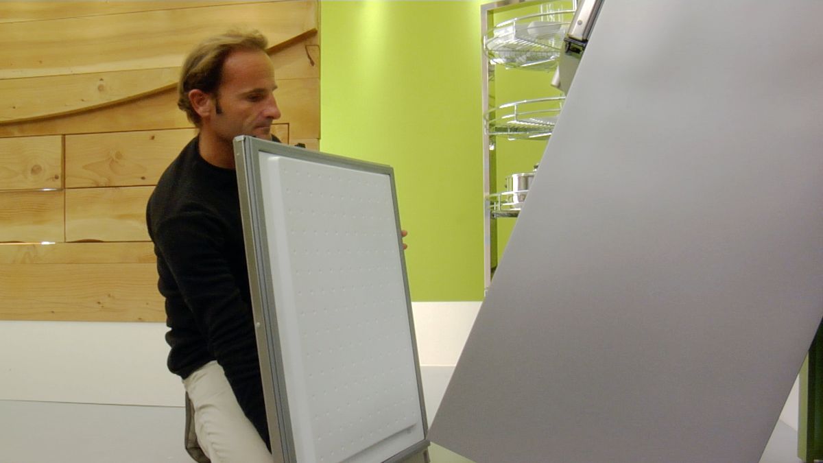 Cambiar el sentido de apertura de la puerta del frigorífico paso 3