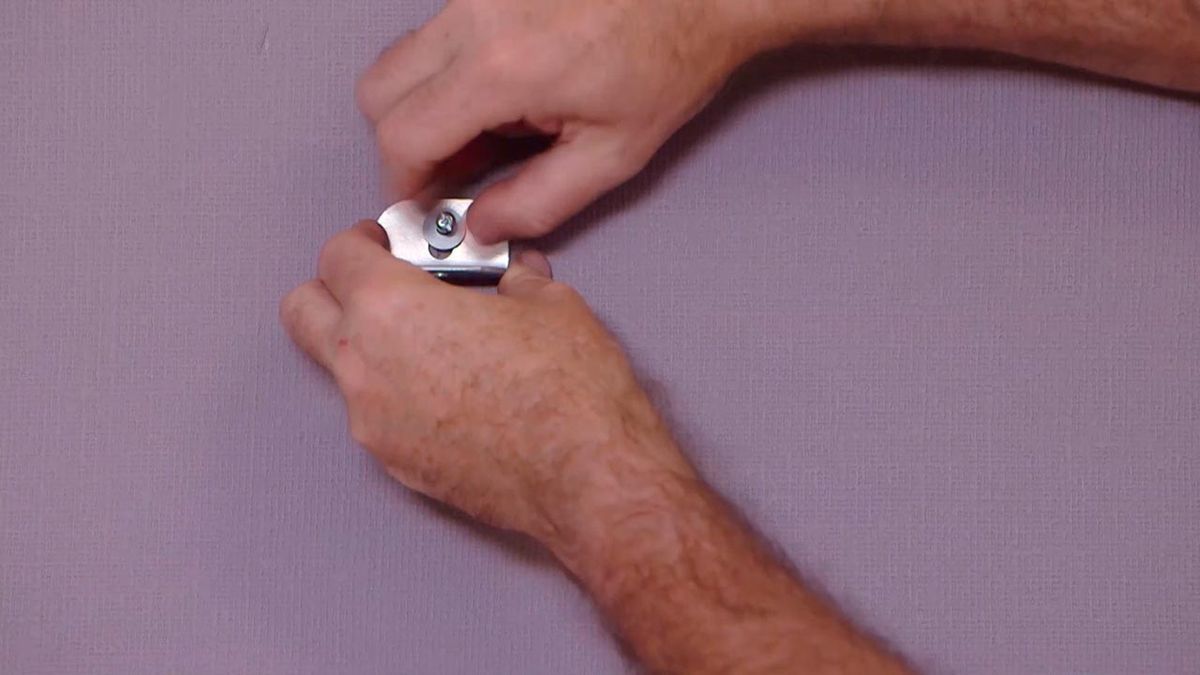 Cómo instalar puerta corredera en tabique de madera paso 3