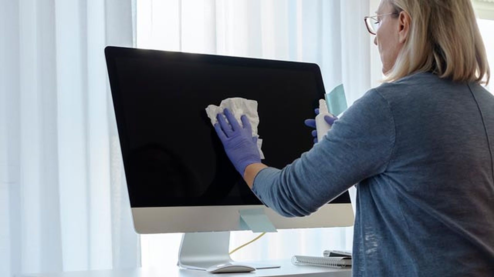 usos del alcohol de limpieza isopropilico que puedes aplicar en la limpieza del hogar pantalla mac