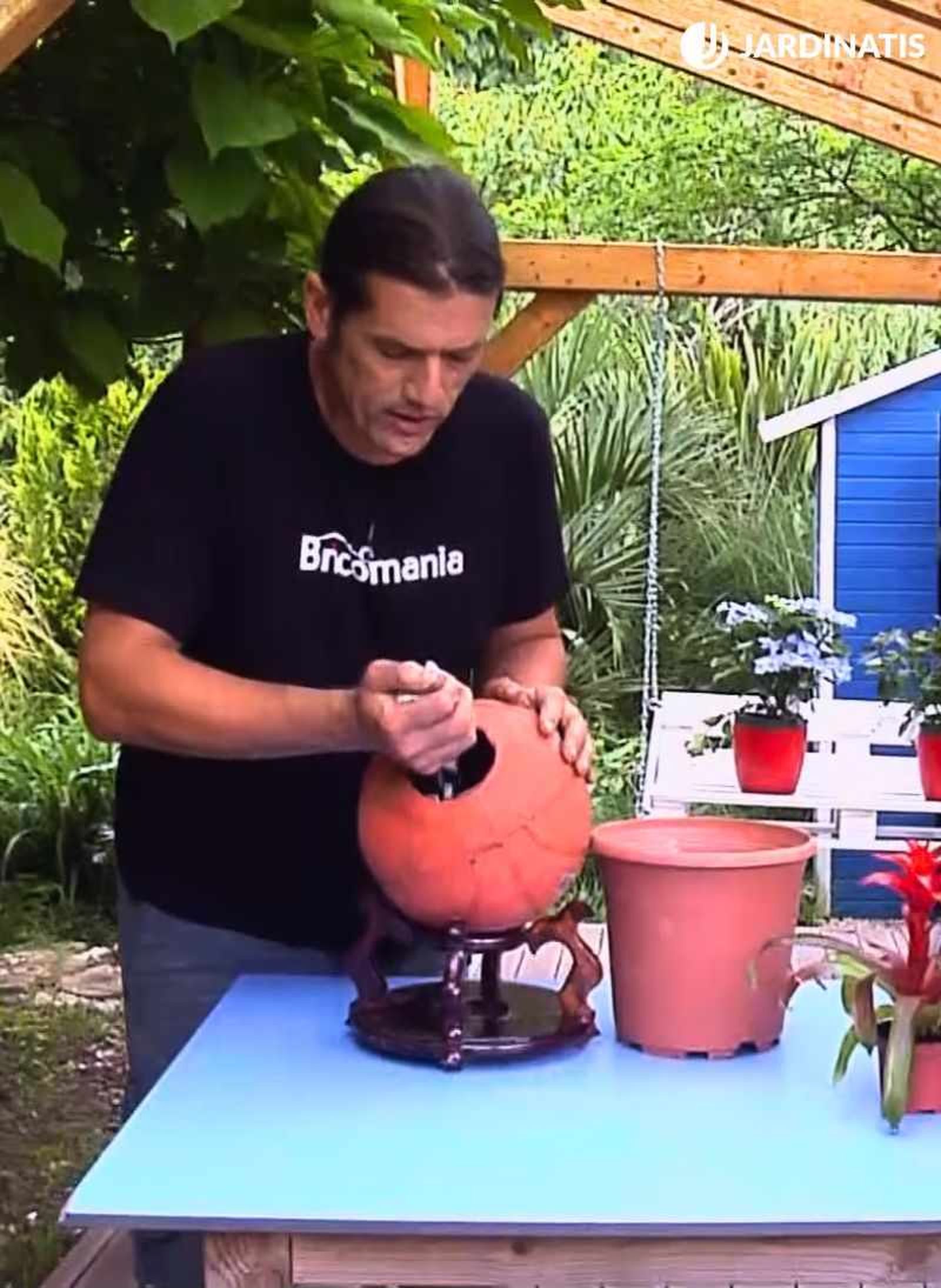 Añade gravilla en el fondo
