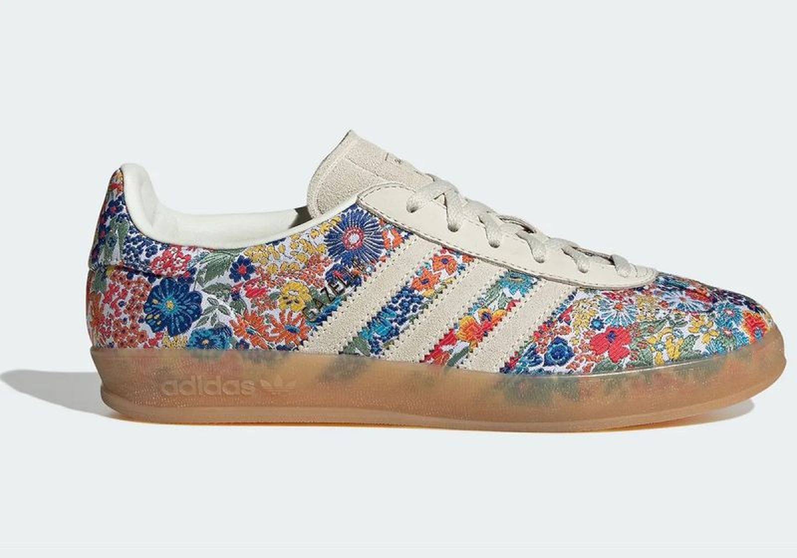Modelo Gazelle de Adidas con estampado floral de Liberty London
