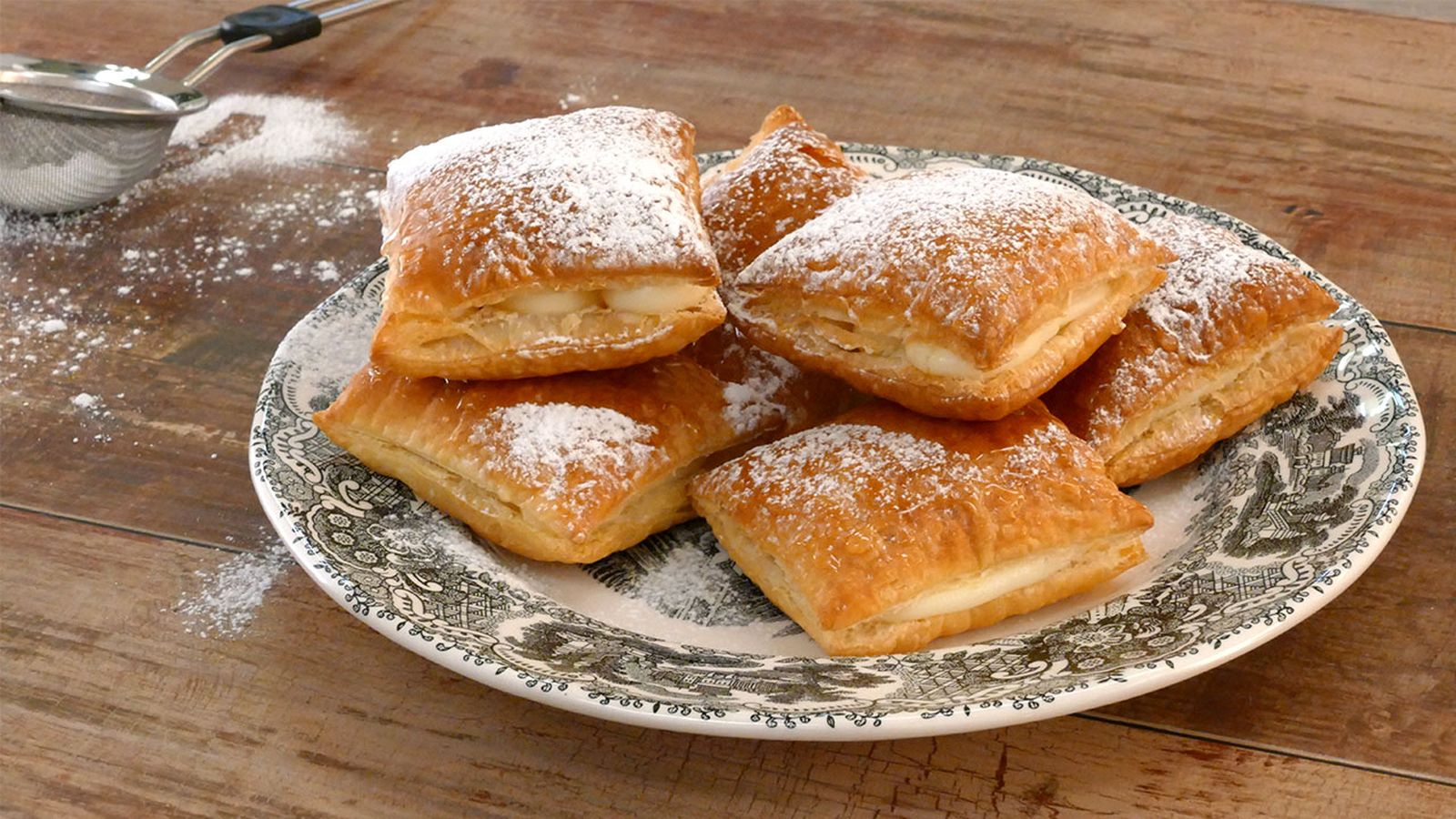 Receta de miguelitos de la Roda rellenos de crema