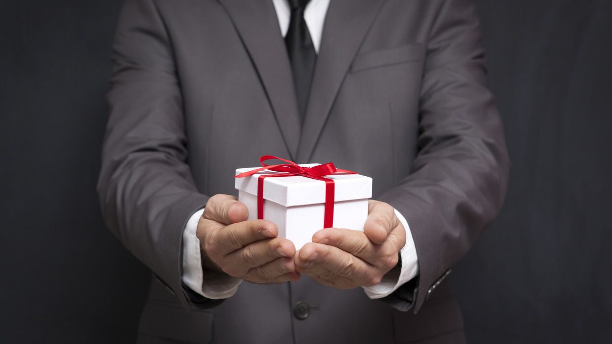 cesta de navidad un regalo y un derecho que tributa a hacienda2