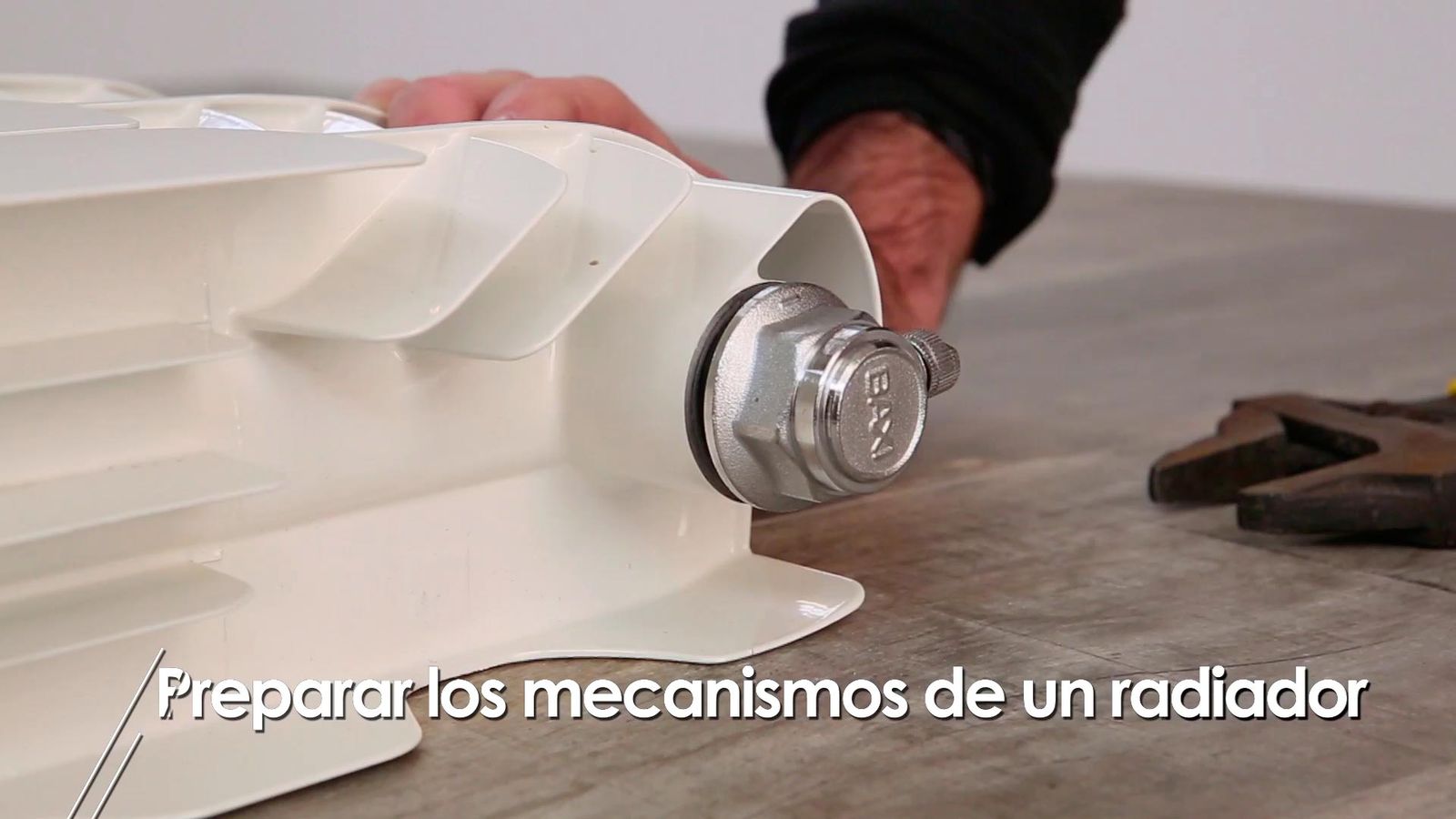 Colocar los mecanismos de un radiador paso 11