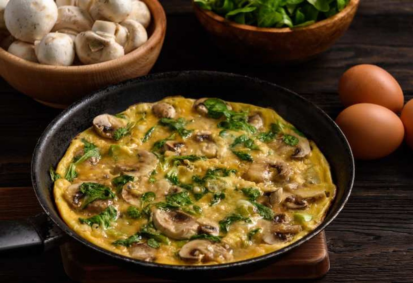 omelette de espinacas con setas queso