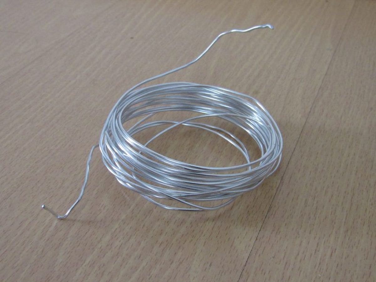 Usa alambre para la estructura