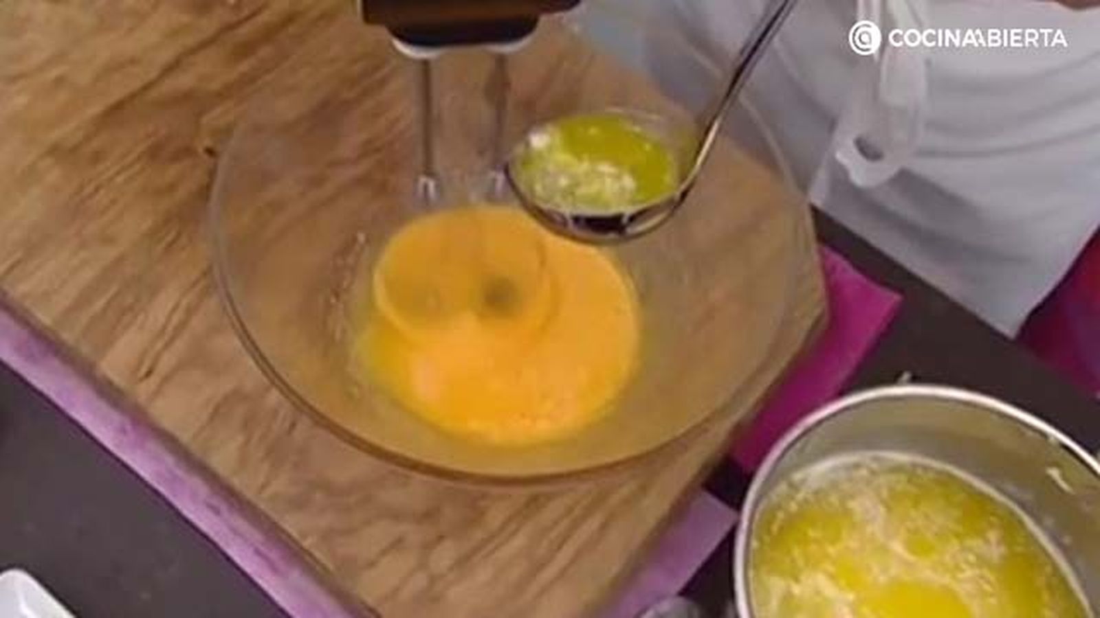 como hacer salsa holandesa paso 3
