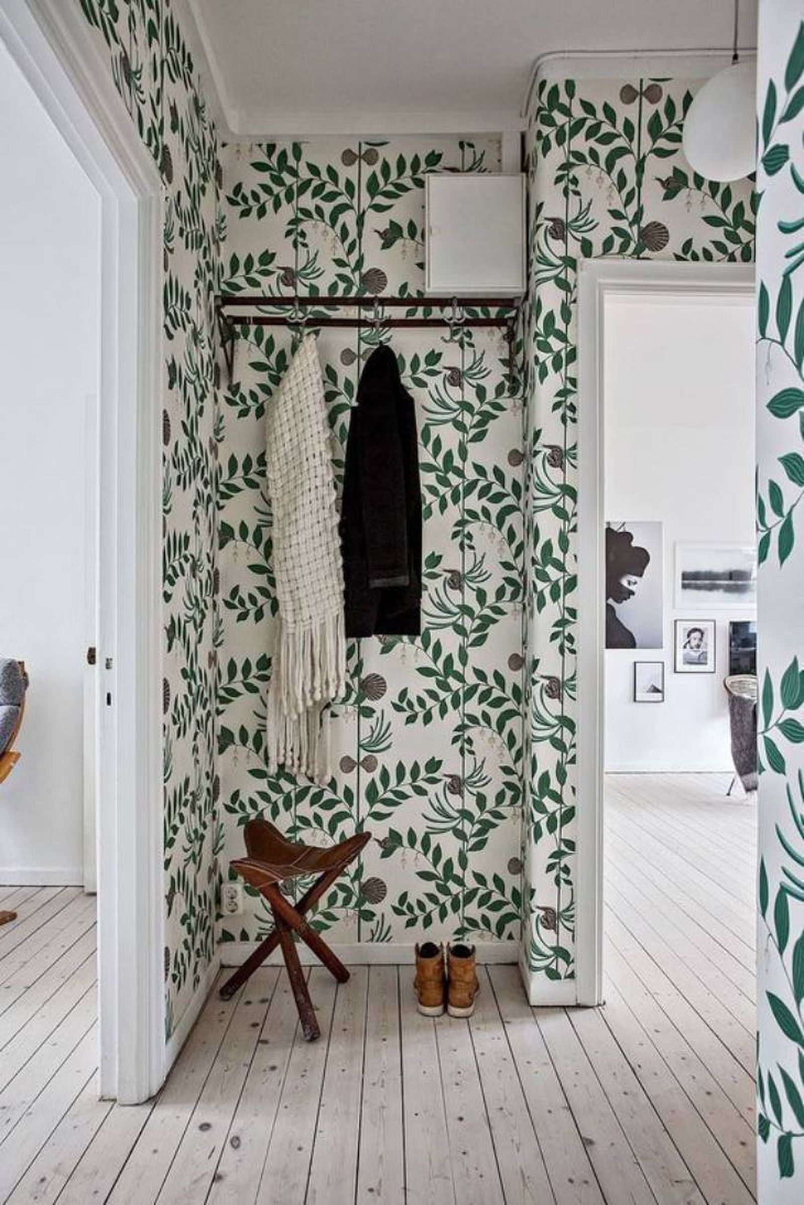 Decorar el pasillo con papel pintado, ideas y consejos para acertar 10