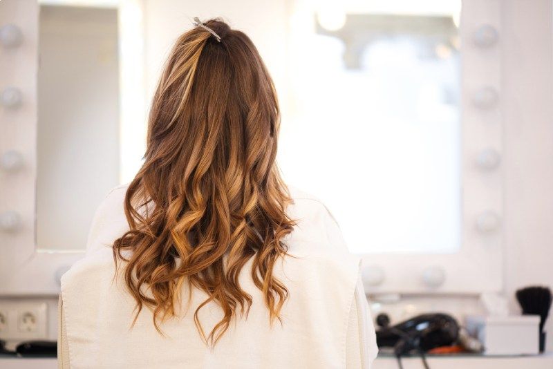 Las mechas californianas mantienen la raíz más oscura