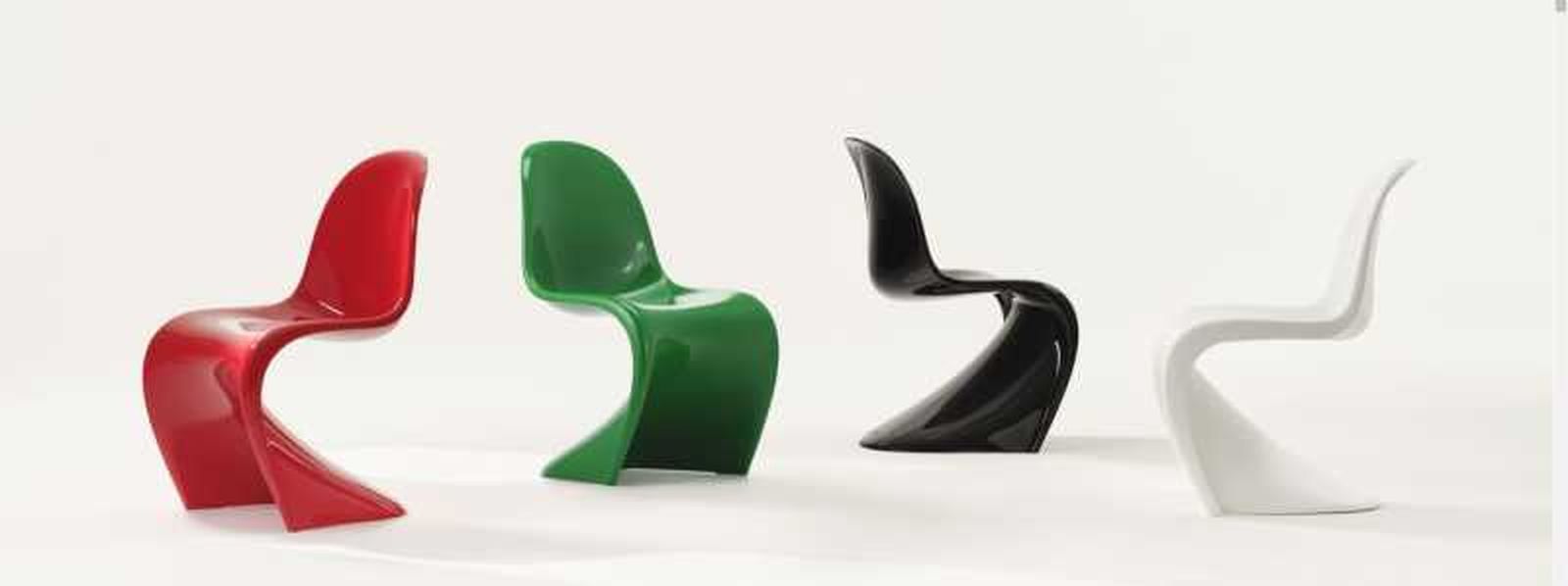 Sillas Panton de colores y brillantes.