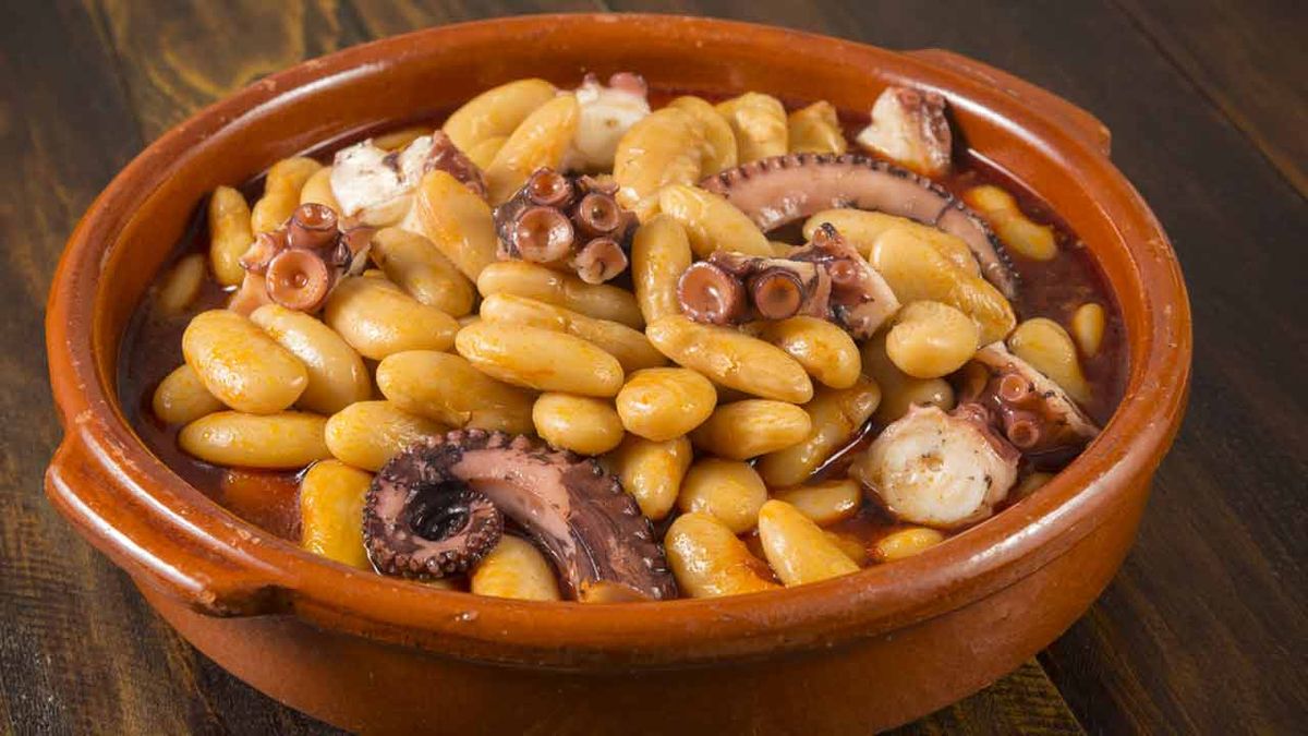 Habas secas con pulpo