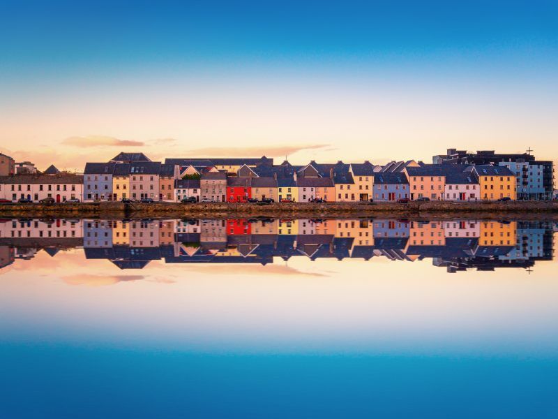 Vista panorámica de Claddagh Galway, en Galway Irlanda
