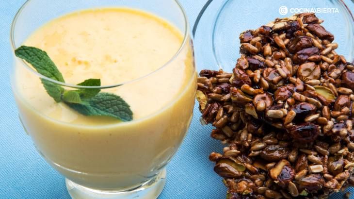 Eva Arguiñano nos enseña a hacer un batido de mango, plátano y mandarina