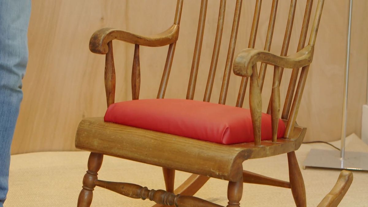 Cómo restaurar el asiento de una mecedora paso 13